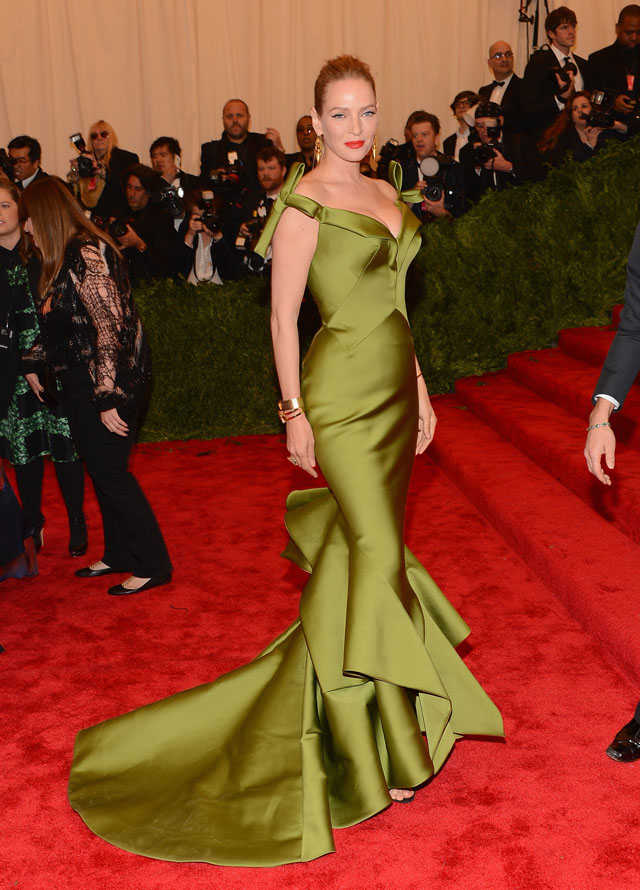 Uma Thurman en robe de soirée sirène sans sens de punk à Met Ball 2013