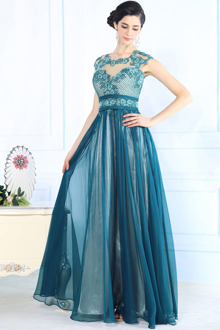 robe-soiree-longue-bleu-brodee-decollete-dos-nu