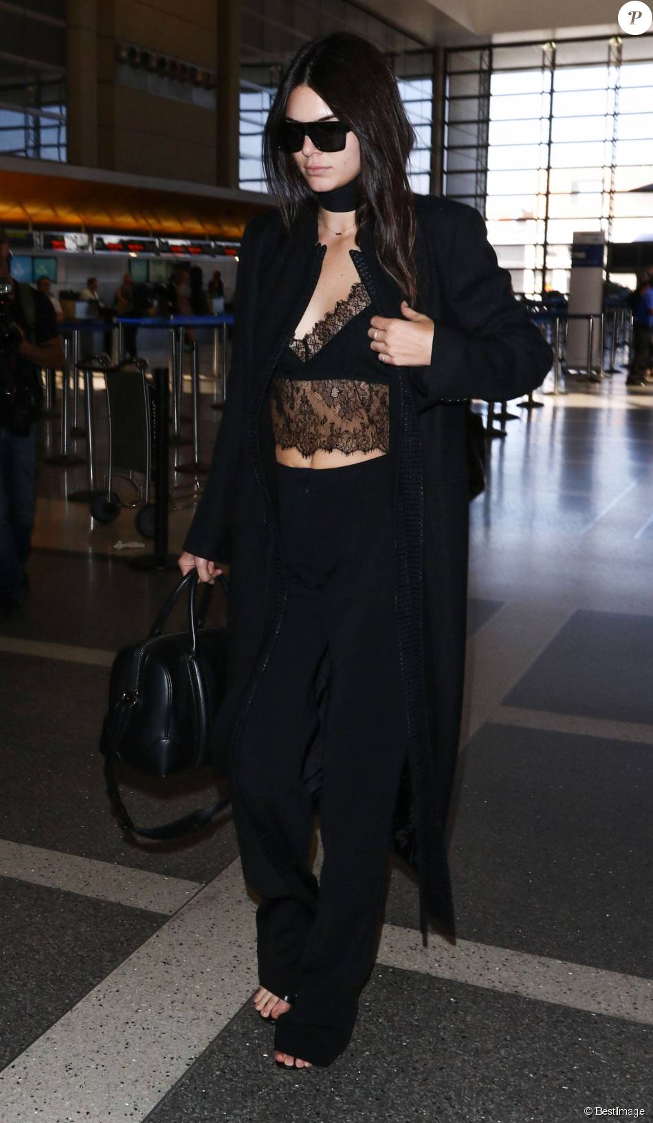 1952098-kendall-jenner-a-l-aeroport-de-los-950x0-2