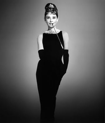 audrey-hepburn-breakfast-at-tiffanys-petite-robe-noire