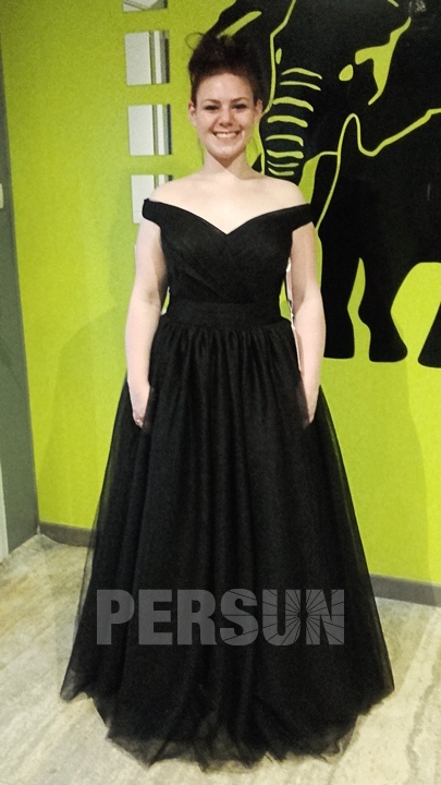 robe de soirée noire princesse longue épaule dénudée