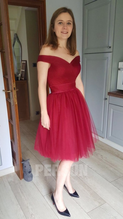 robe rouge habillée courte épaule dénudée en tulle