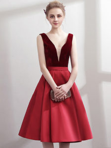 robe-de-soirée-rouge-courte-col-en-V-plongeant