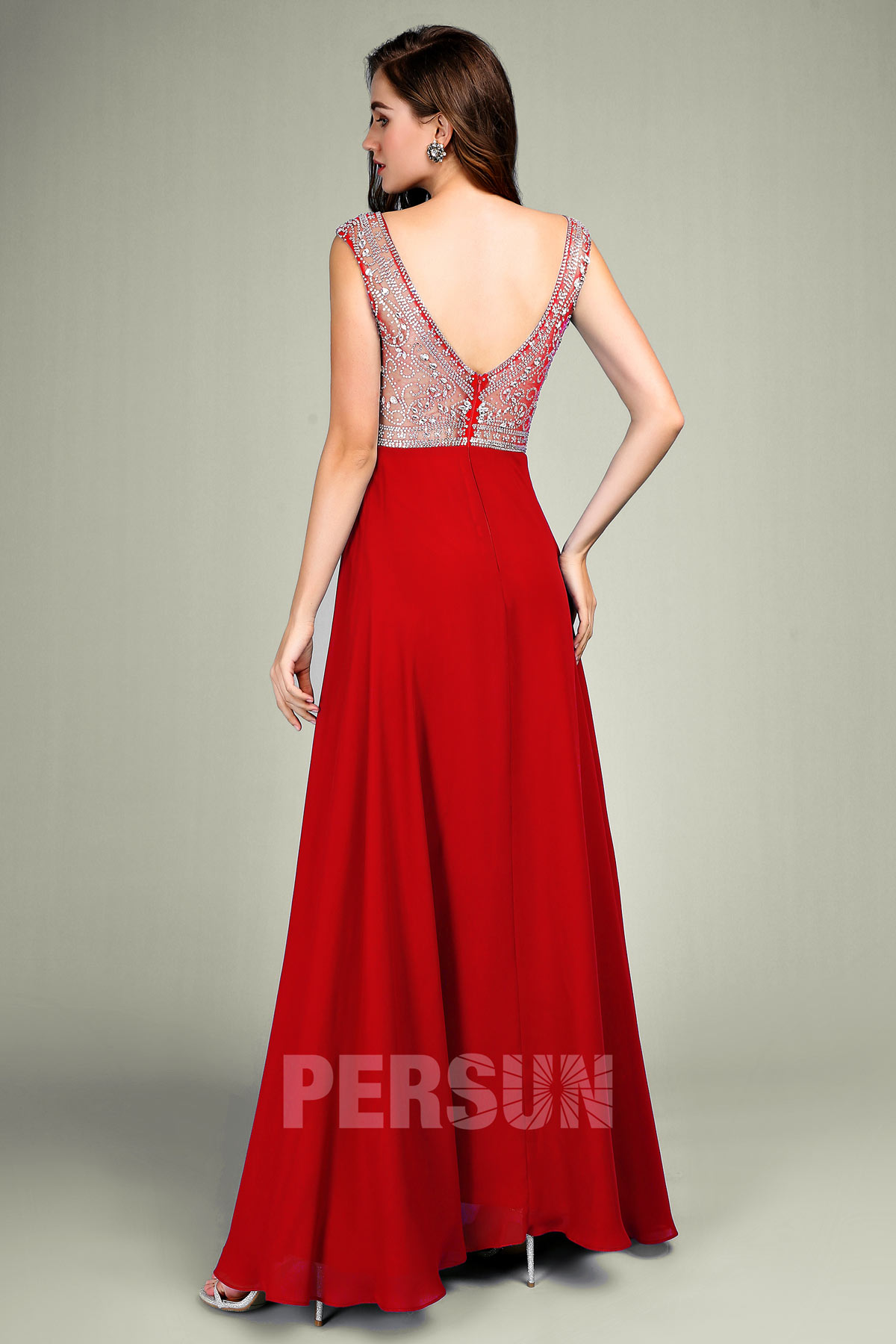 robe de soirée rouge embelli de bijoux dos échancré en V