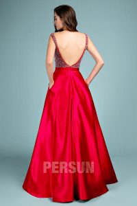 robe de soirée rouge haut embelli de strass dos ouvert