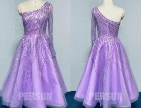 Robe soirée violette midi encolure asymétrique brodé de paillettes et perlettes